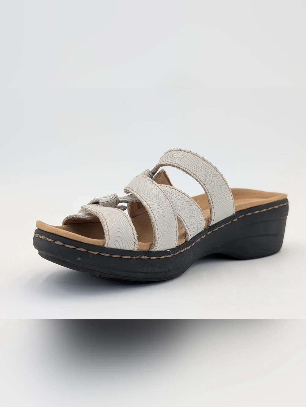 Clarks Merliah Karli Sz 7.5 White Ripple Cushioned Textured Leather Wedge Sandal
